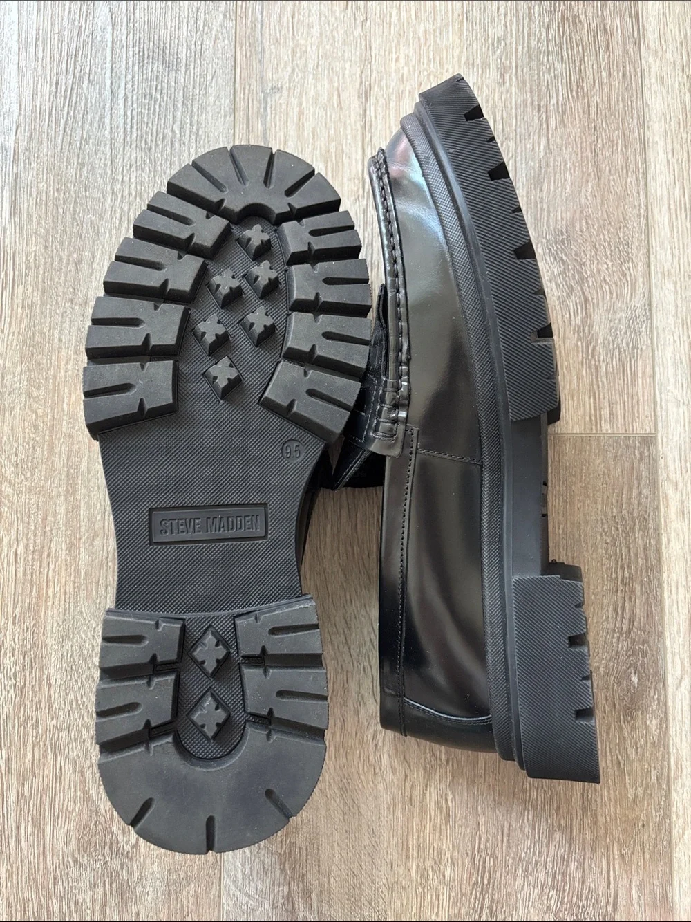 Steve Madden Black Tassel Fringe Slip-On Loafers. Only worn once. Brand new.